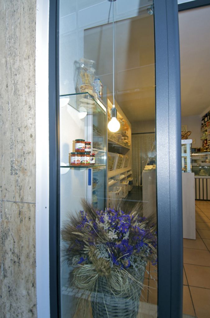 arredamento negozi panetteria borgosesia (3)